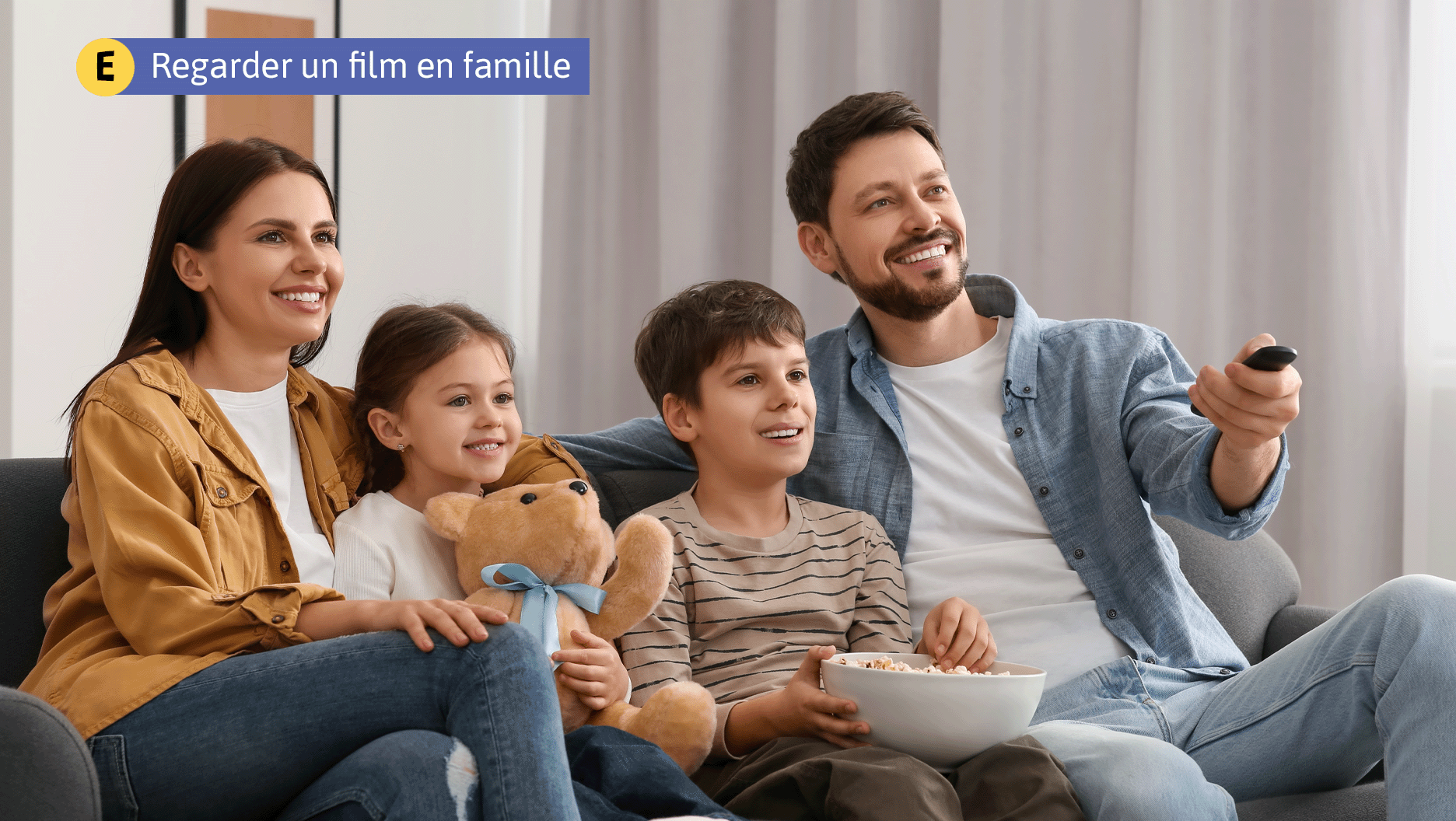 E. Regarder un film en famille