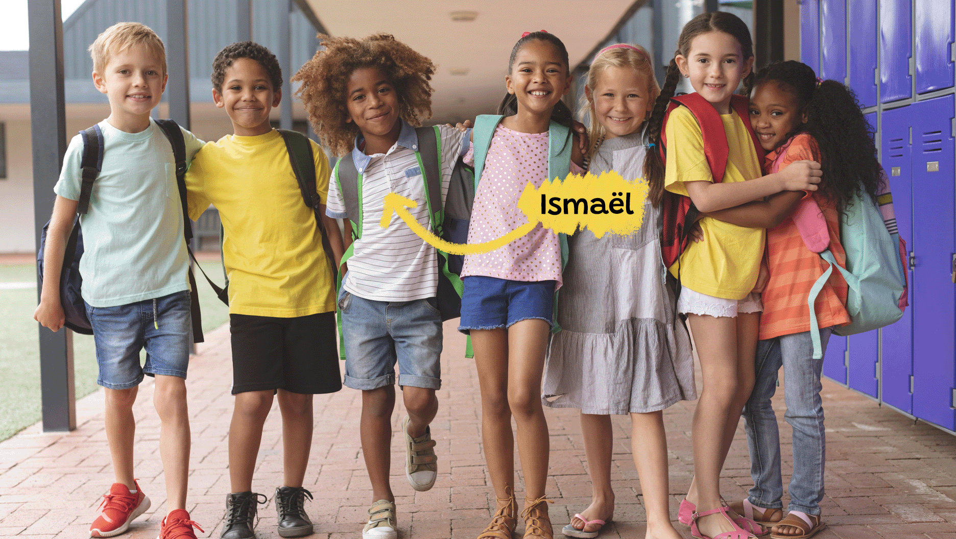 Une photo d’Ismaël avec des camarades de classe.