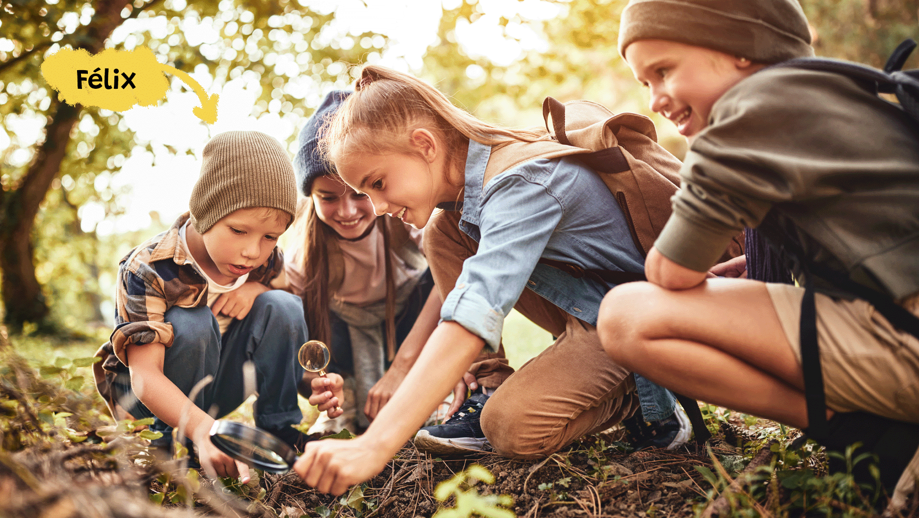 Félix participe à une activité d’initiation à la nature avec ses camarades de classe.