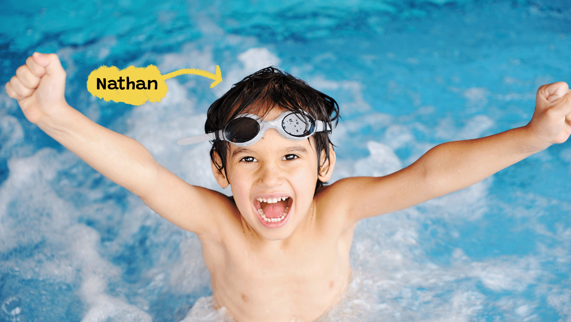 Nathan a battu son record de vitesse en traversant toute la piscine à la nage.