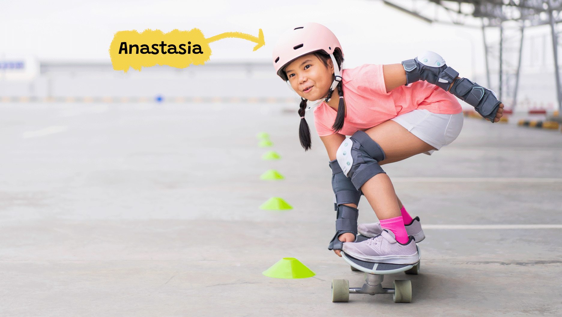 Anastasia participe à une compétition de planche à roulettes.